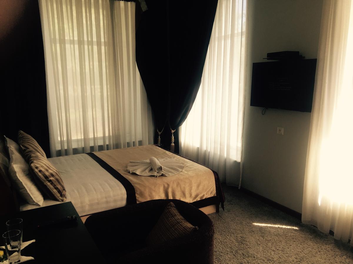 Hotel Avenue Bishkek Ngoại thất bức ảnh